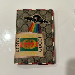 COPY - Gucci GG Supreme passport holder